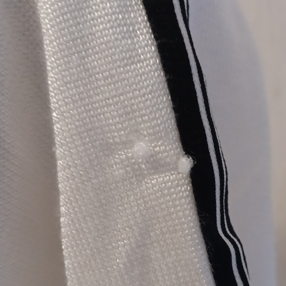 4/$40 Thick White Reebok Tee - Size Large - Picture 4 of 9